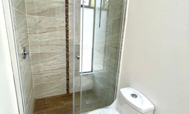 VENTA DE CASA CON ALBERCA EN CONDOMINIO DE 15 CASAS EN JIUTEPEC, MORELOS.