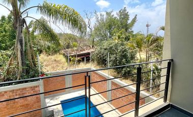 VENTA DE CASA CON ALBERCA EN CONDOMINIO DE 15 CASAS EN JIUTEPEC, MORELOS.