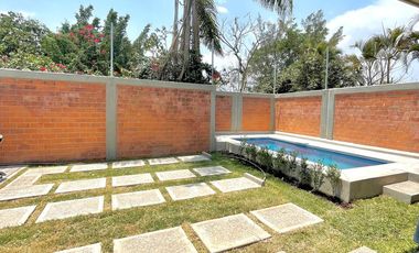 VENTA DE CASA CON ALBERCA EN CONDOMINIO DE 15 CASAS EN JIUTEPEC, MORELOS.