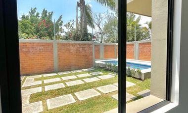 VENTA DE CASA CON ALBERCA EN CONDOMINIO DE 15 CASAS EN JIUTEPEC, MORELOS.