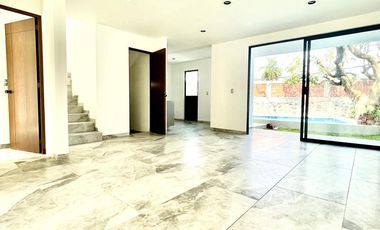 VENTA DE CASA CON ALBERCA EN CONDOMINIO DE 15 CASAS EN JIUTEPEC, MORELOS.