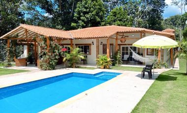 HERMOSA CASA CAMAPESTRE EN MEDIO DE LA NATURALEZA