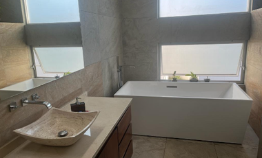 CASA A LA VENTA EN COL. REAL DE POTOSÍ, SAN LUIS POTOSÍ, SLP.