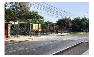 Amplio Duplex En Ate A Un Paso De Parque Ceres Y Cerca A Real Plaza Puruchuco