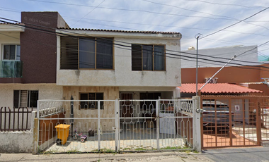 VENDO CASA EN JARDINES DE LA CRUZ, GUADALAJARA CERCA PLAZA DEL SOL