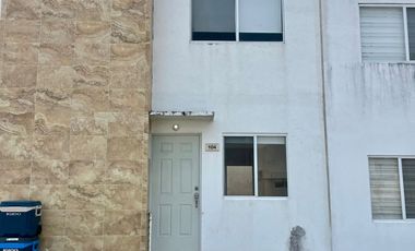 CASA EN RENTA EN FRACC LOS HEROES, CLUSTER CON ALBERCA