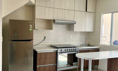 CASA EN RENTA EN FRACC LOS HEROES, CLUSTER CON ALBERCA