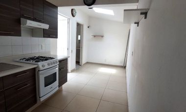 3 min CC Sta Fe, excelente casa cond hor, 2 rec, 2 baños, 2 est, jardin, $17,000 incl mant