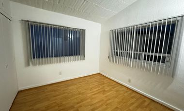 3 min CC Sta Fe, excelente casa cond hor, 2 rec, 2 baños, 2 est, jardin, $17,000 incl mant