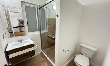 3 min CC Sta Fe, excelente casa cond hor, 2 rec, 2 baños, 2 est, jardin, $17,000 incl mant