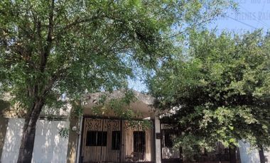 Casa D UNA SOLA PLANTA n venta Los Cedros abajo de Cumbres 3er Sector, a 30m de esquina, a 2 cuadras de parque, a 1.3km (4 min) de Paseo de los Leones