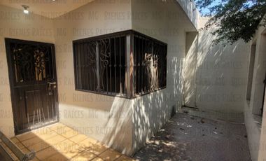 Casa D UNA SOLA PLANTA n venta Los Cedros abajo de Cumbres 3er Sector, a 30m de esquina, a 2 cuadras de parque, a 1.3km (4 min) de Paseo de los Leones