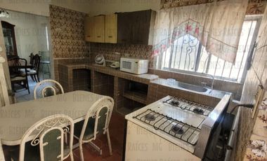 Casa D UNA SOLA PLANTA n venta Los Cedros abajo de Cumbres 3er Sector, a 30m de esquina, a 2 cuadras de parque, a 1.3km (4 min) de Paseo de los Leones