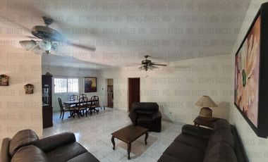 Casa D UNA SOLA PLANTA n venta Los Cedros abajo de Cumbres 3er Sector, a 30m de esquina, a 2 cuadras de parque, a 1.3km (4 min) de Paseo de los Leones