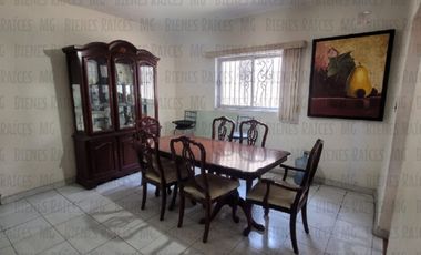 Casa D UNA SOLA PLANTA n venta Los Cedros abajo de Cumbres 3er Sector, a 30m de esquina, a 2 cuadras de parque, a 1.3km (4 min) de Paseo de los Leones