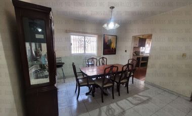 Casa D UNA SOLA PLANTA n venta Los Cedros abajo de Cumbres 3er Sector, a 30m de esquina, a 2 cuadras de parque, a 1.3km (4 min) de Paseo de los Leones