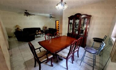 Casa D UNA SOLA PLANTA n venta Los Cedros abajo de Cumbres 3er Sector, a 30m de esquina, a 2 cuadras de parque, a 1.3km (4 min) de Paseo de los Leones