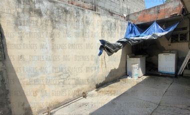 Casa D UNA SOLA PLANTA n venta Los Cedros abajo de Cumbres 3er Sector, a 30m de esquina, a 2 cuadras de parque, a 1.3km (4 min) de Paseo de los Leones