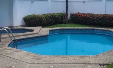Alquilo villa en el Tennis Club