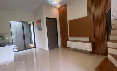 Rumah Strategis 2 Lantai Dekat Stasiun Rawa Buntu Tangsel, Murah Jual Dijual