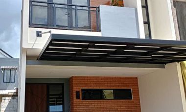Rumah Strategis 2 Lantai Dekat Stasiun Rawa Buntu Tangsel, Murah Jual Dijual