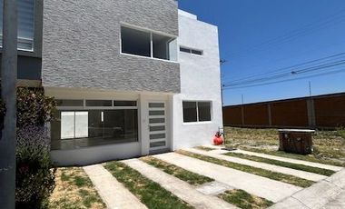 CASA EN RENTA CERCA DEL AEROPUERTO DE TOLUCA DE 4 RECAMARAS NUEVA