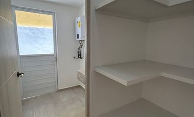 CASA EN RENTA CERCA DEL AEROPUERTO DE TOLUCA DE 4 RECAMARAS NUEVA
