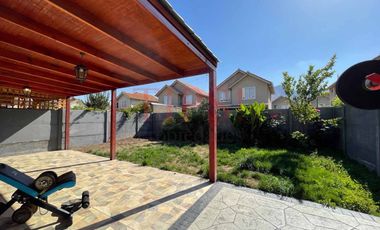 Casa 3d+1b+3est. En Condominio Los Coihues, Lampa