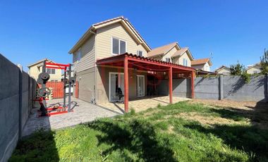 Casa 3d+1b+3est. En Condominio Los Coihues, Lampa