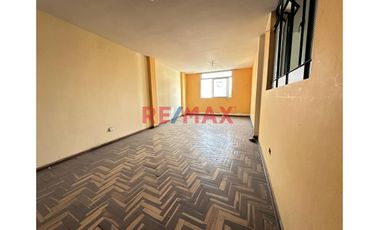 Se Vende Casa De 4 Pisos Cerca A Gamarra