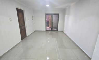 CASA CON  ESTACIONAMIENTO