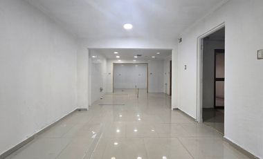 CASA CON  ESTACIONAMIENTO