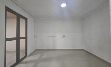 CASA CON  ESTACIONAMIENTO