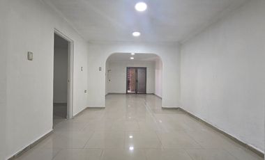 CASA CON  ESTACIONAMIENTO