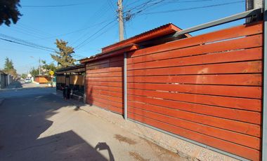 CASA CON  ESTACIONAMIENTO