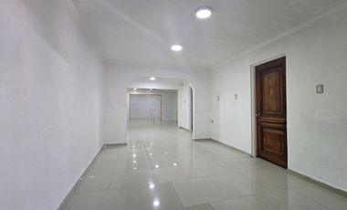 CASA CON  ESTACIONAMIENTO