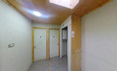 CASA CON  ESTACIONAMIENTO