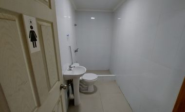 CASA CON  ESTACIONAMIENTO