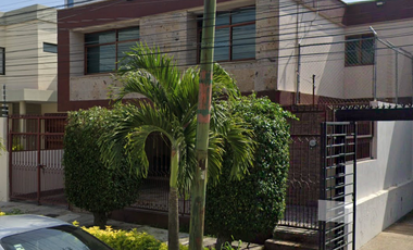 VENDO CASA EN CHAPALITA, GUADALAJARA JUNTO A GLORIETA DE LA MINERVA