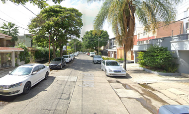 VENDO CASA EN CHAPALITA, GUADALAJARA JUNTO A GLORIETA DE LA MINERVA