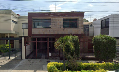 VENDO CASA EN CHAPALITA, GUADALAJARA JUNTO A GLORIETA DE LA MINERVA