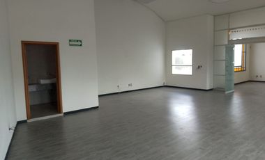 Edificio Corporativo en Esquina, a Pasos de La Minerva.