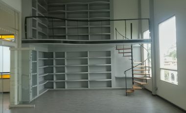 Edificio Corporativo en Esquina, a Pasos de La Minerva.