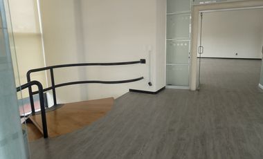 Edificio Corporativo en Esquina, a Pasos de La Minerva.