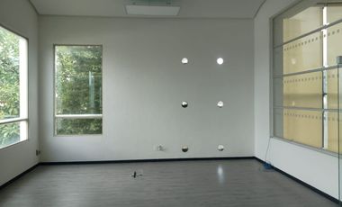 Edificio Corporativo en Esquina, a Pasos de La Minerva.