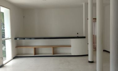 Edificio Corporativo en Esquina, a Pasos de La Minerva.