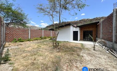 Casa en venta en sector Ceibopamba cerca de la avenida principal y a pocos minutos del centro de Malacatos