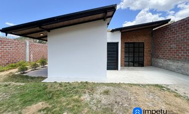 Casa en venta en sector Ceibopamba cerca de la avenida principal y a pocos minutos del centro de Malacatos