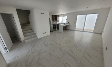 Casa en RENTA en Lienzo Residencial, colonia Loma Bonita, vía rápida Alamar.