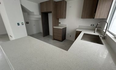 Casa en RENTA en Lienzo Residencial, colonia Loma Bonita, vía rápida Alamar.